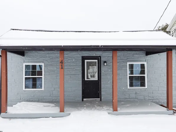 41 Jasper St, Rivesville, WV 26588