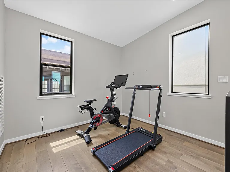 607 Memorial Heights Dr — Photo 26