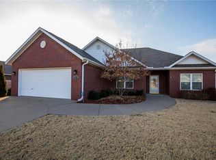 555 Lynn Dr, Pea Ridge, AR 72751
