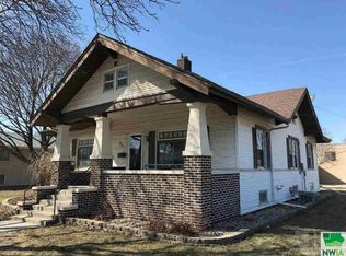 215 Plymouth St NW, Le Mars, IA 51031