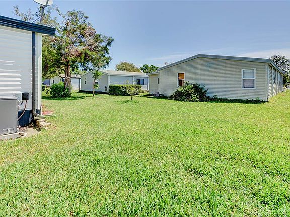 3rd image of 47 Falls Way Dr