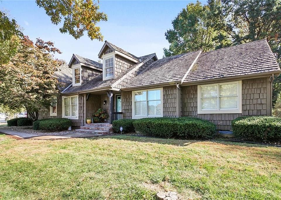Amazing sprawling ranch with a 3 car garage
