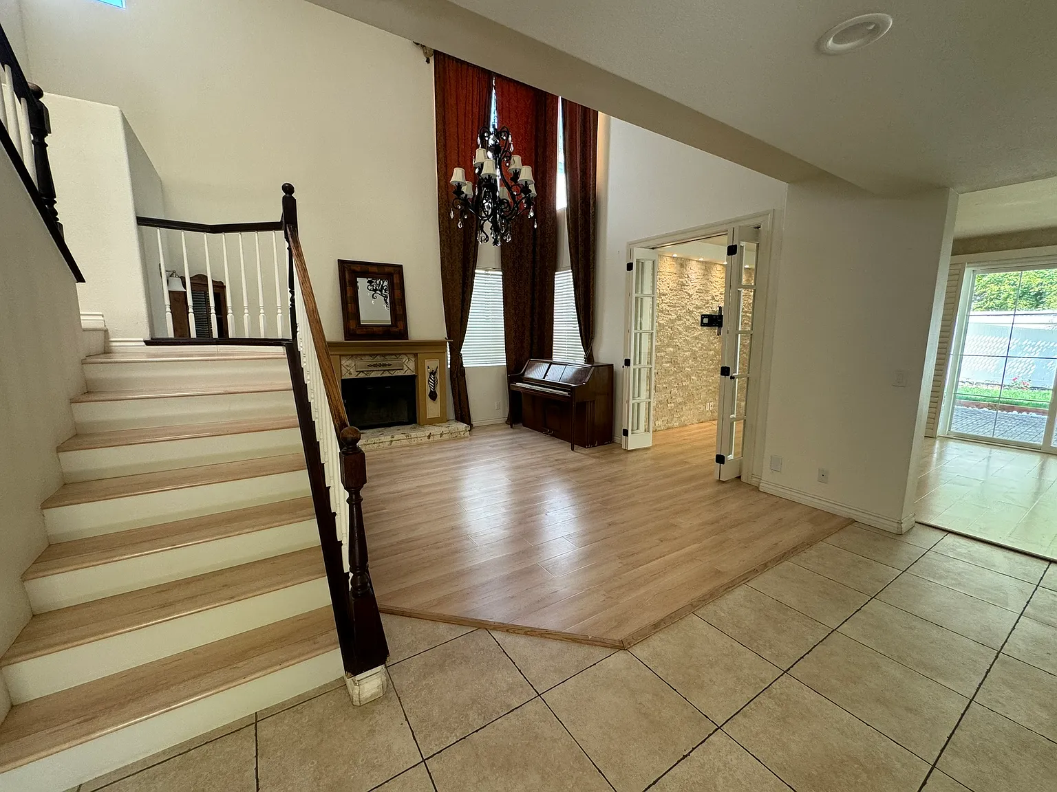 3 bed, 2.5 bath, 2214 sqft, $4,100 — Photo 2
