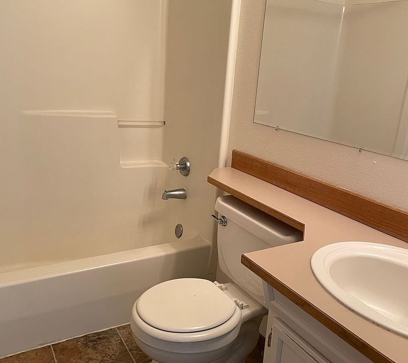 1st image of 724 NW Sunburst Ct