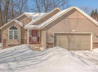 2135 Breton Rd SE, Grand Rapids, MI 49546