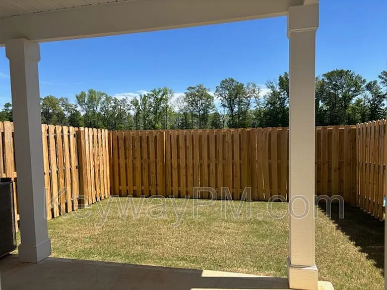 2044 Denmark Ave — Photo 17