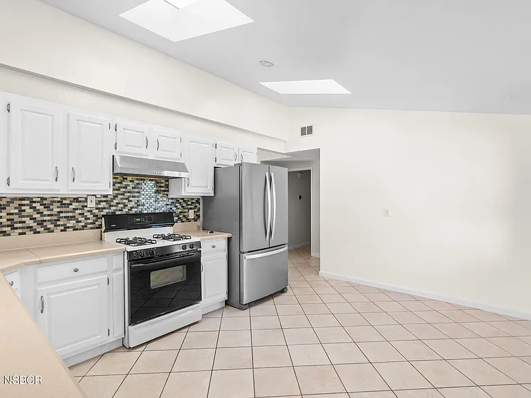 400 E Cherry Ave — Photo 9