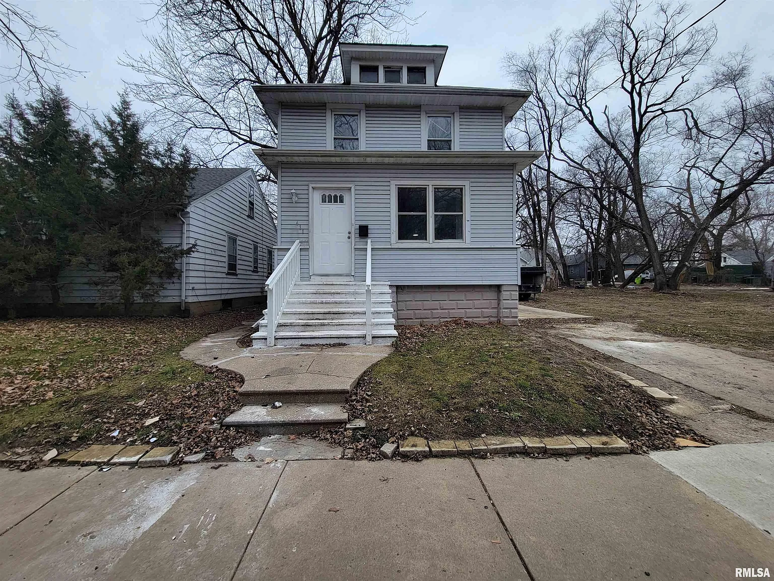 411 E Thrush Ave photo 1