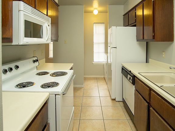 5th image of 1801 Woodsman Dr APT D