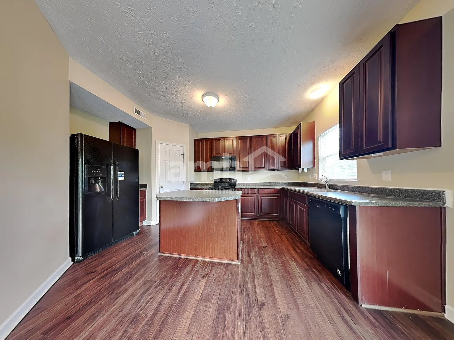 3 bed, 2.5 bath, 1992 sqft, $2,575 — Photo 3