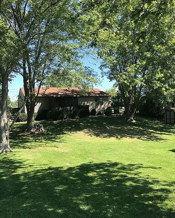 2nd image of 413 Ridgeview Dr