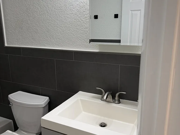 110 NW 7th Ave #18 — Photo 15