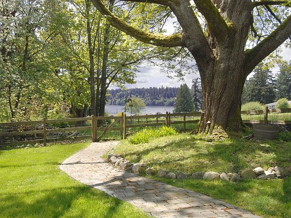 3rd image of 10669 Manitou Beach Dr NE