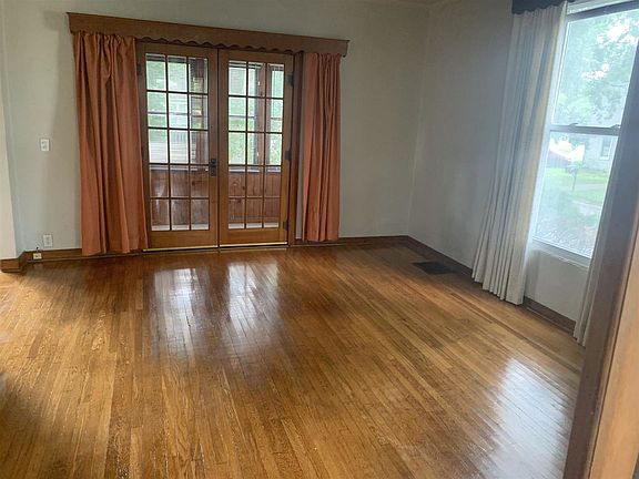5th image of 403 E Elm St