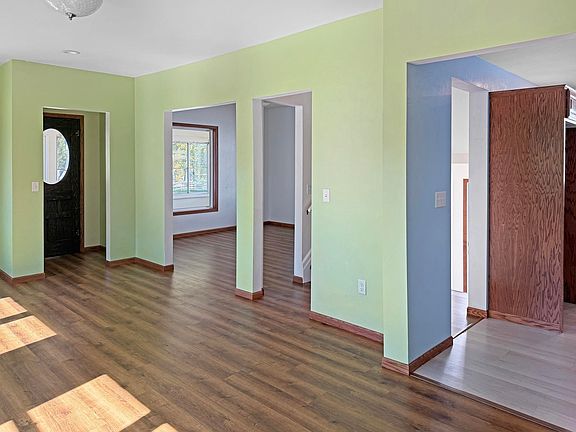 5th image of 1564 Plummer St