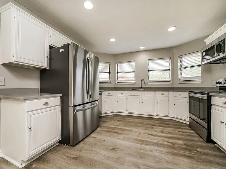 8801 Pine Forest Dr — Photo 10