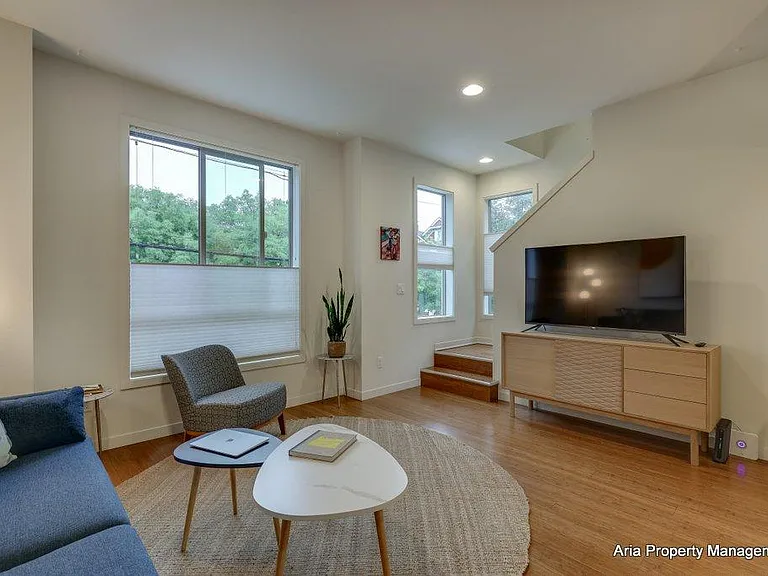 163 SE 13th Ave — Photo 10
