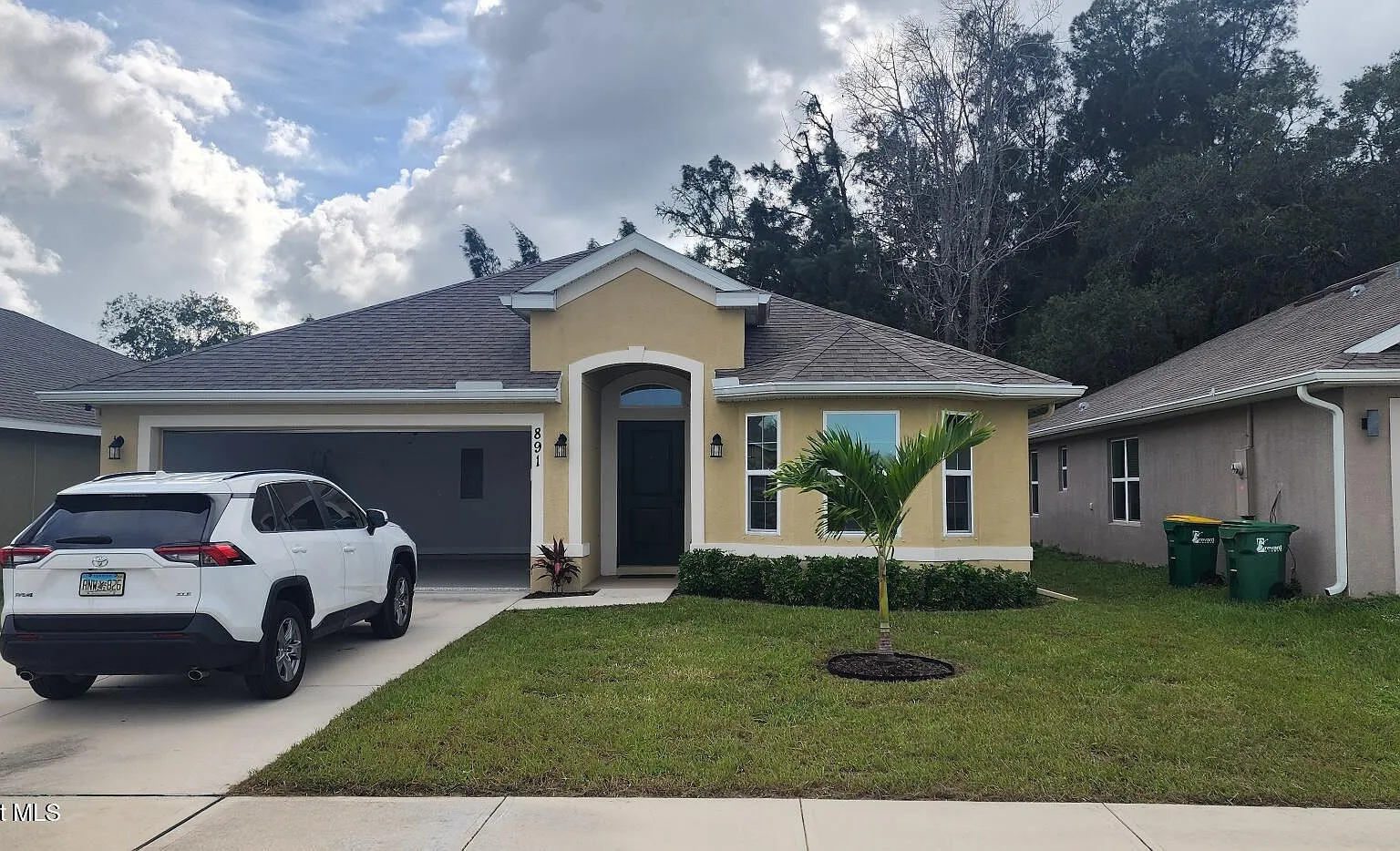 3 bed, 2.0 bath, 1507 sqft, $2,300 — Photo 1