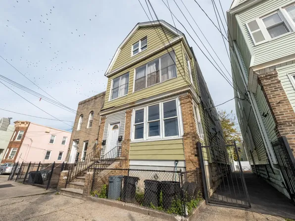 150 Van Nostrand Avenue image 3 of 16