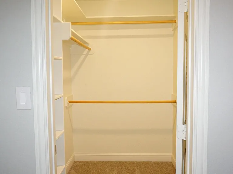 610 Wells St — Photo 11