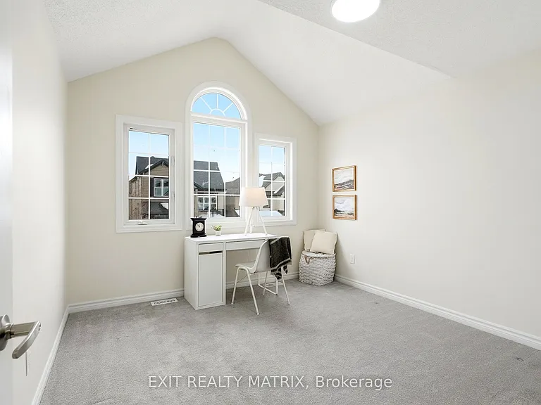194 Flowing Creek Cir — Photo 16