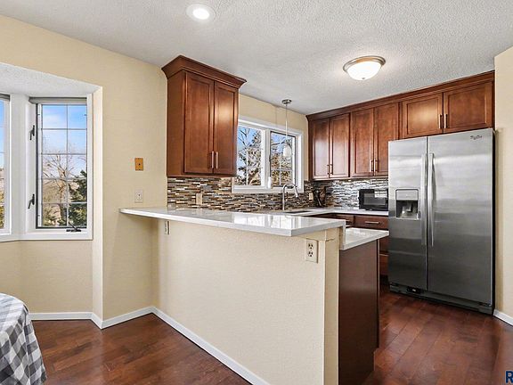 4th image of 1104 W 57th St APT 207