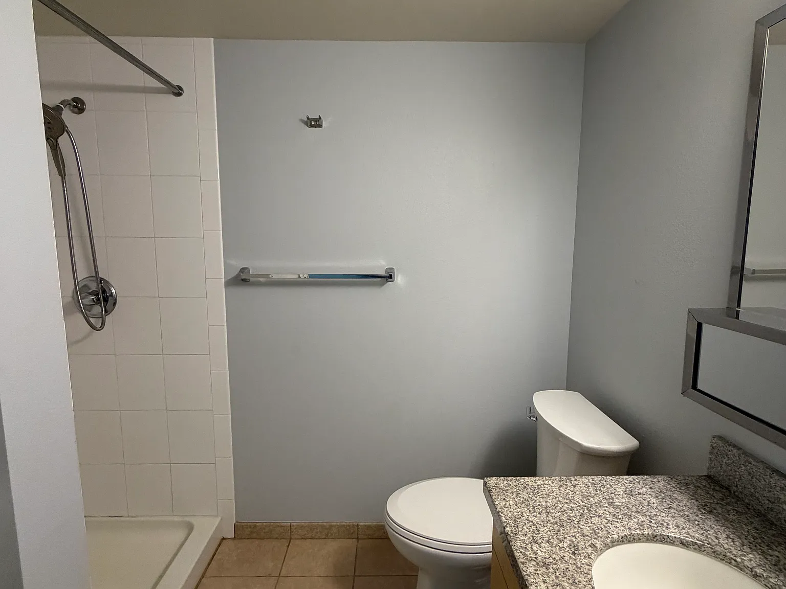 2 bed, 752 sqft, $3,200 — Photo 4
