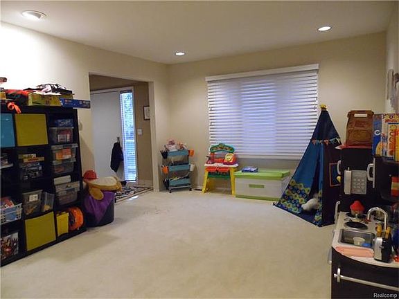 2nd image of 28632 Appleblossom Ln