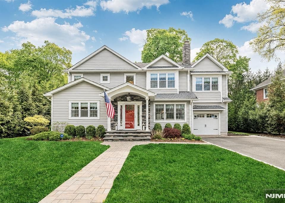 1st image of 159 Hampton Pl