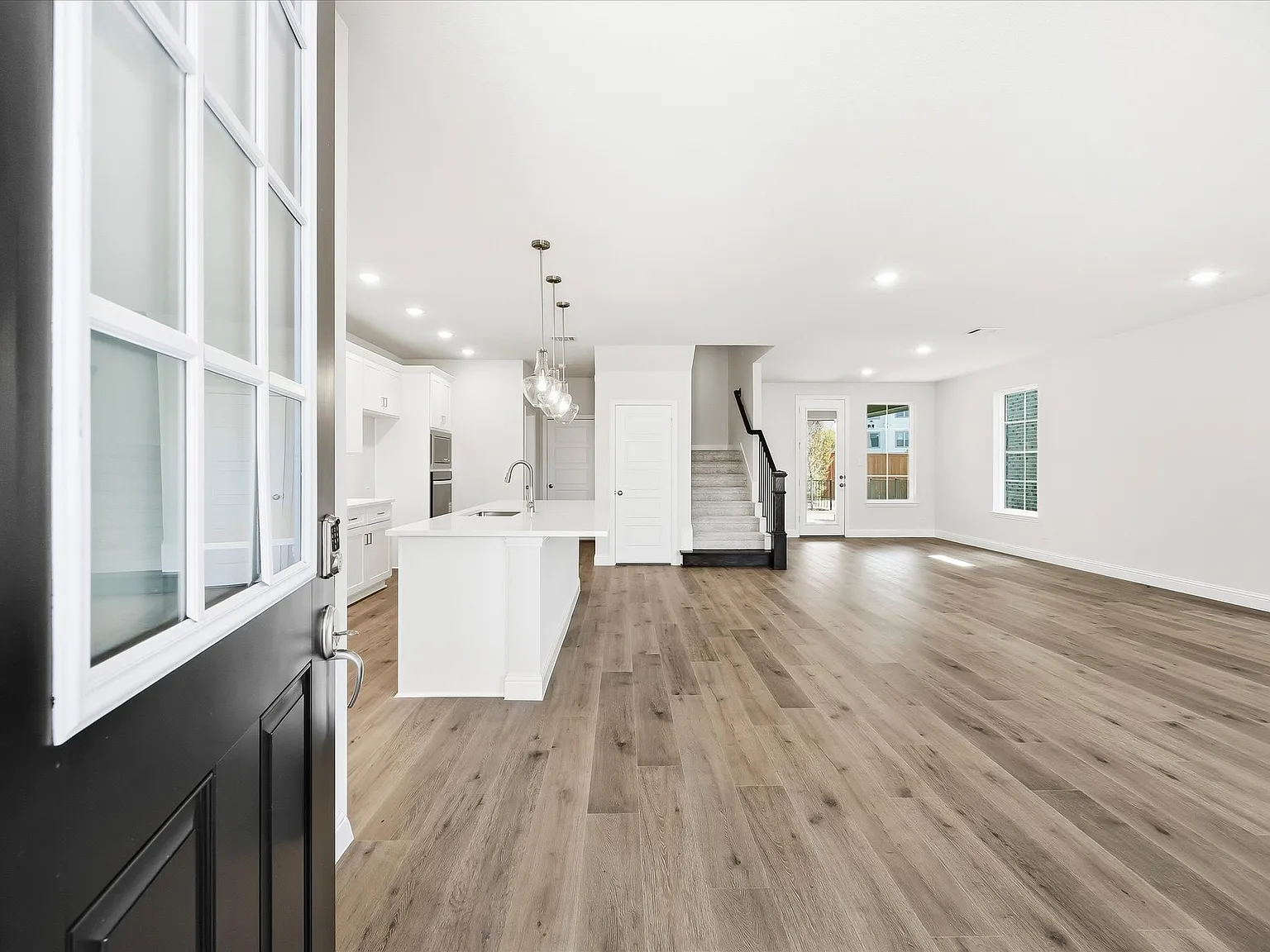 3 bed, 2.5 bath, 1811 sqft, $3,200 — Photo 4