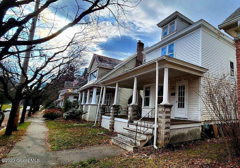 2nd image of 15 Woodrow Court