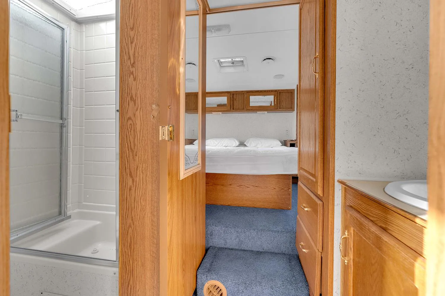 1 bed, 200 sqft, $895 — Photo 4