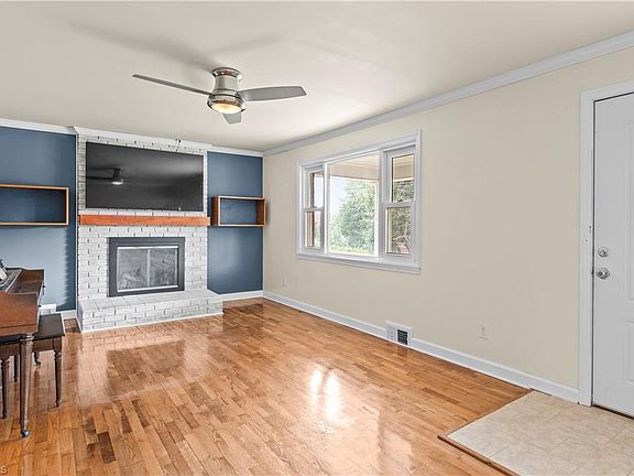5th image of 131 River Rd
