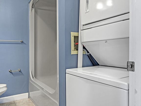 5th image of 1052 S Kingshighway Blvd #D