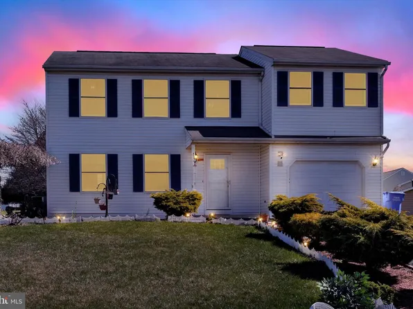 927 Manor Dr, Harrisburg, PA 17113