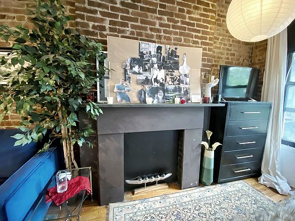 5th image of 227 W 15th St APT 16