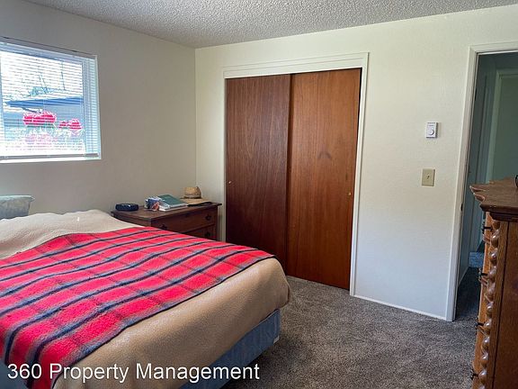 4th image of 940 NW Key St Unit A