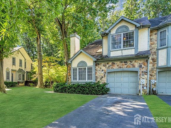 4th image of 13 Dorchester Dr