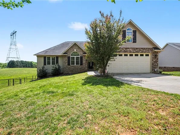 2825 Fuller Mill Rd N, Thomasville, NC 27360