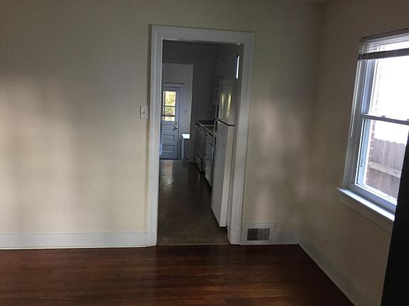 4th image of 4706 Leonard Pkwy