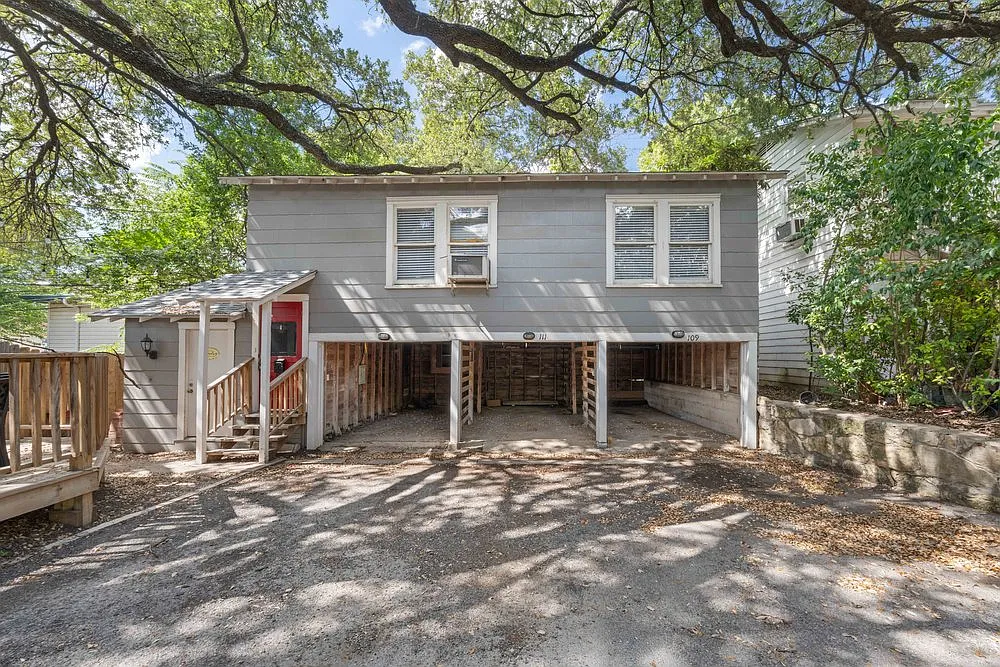 Charming 1-Bed Bungalow with Carport in Central San Antonio Cozy, Bright, and MoveIn Ready! — Photo 2