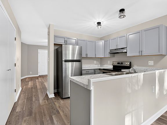5th image of 837 Princeton Cir