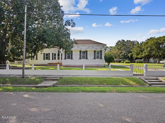 3rd image of 465 W Plaquemine St