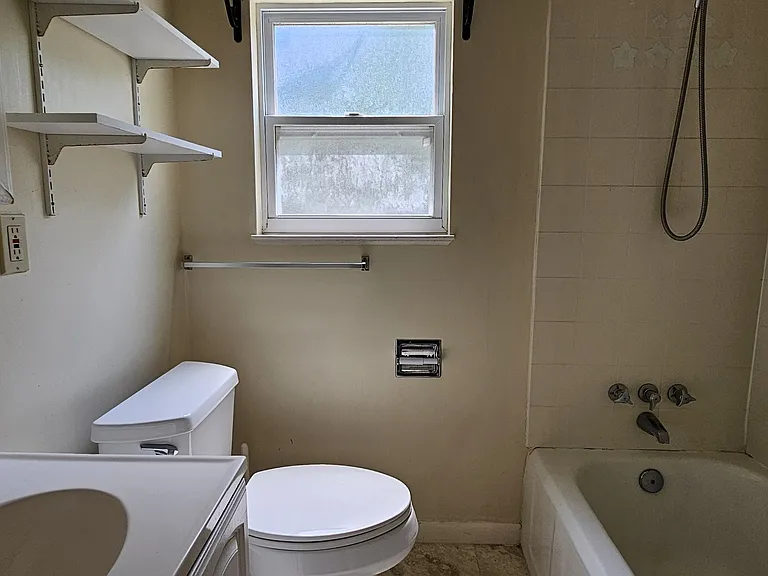 725 Powell Dr — Photo 14