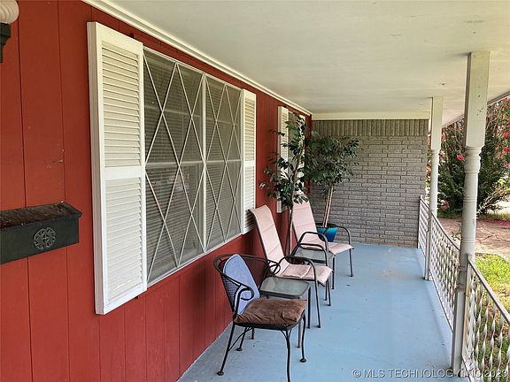 2nd image of 410 E Woods Ln