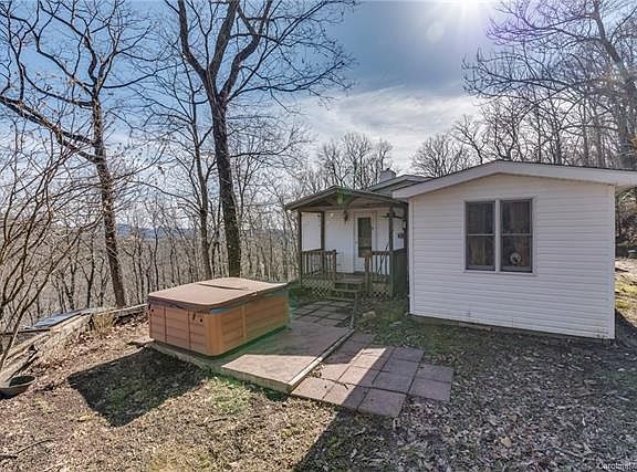 3rd image of 572 Fair Hollow Ln