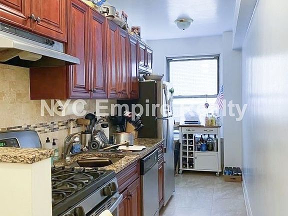 5th image of 301 E 38th St APT 8J