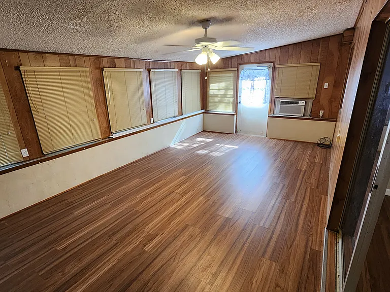 965 Fay Blvd — Photo 40