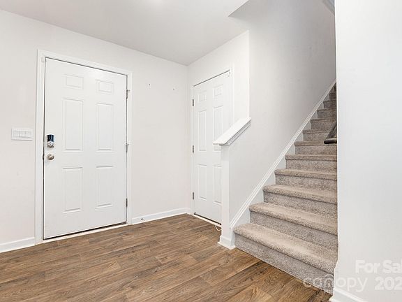 3rd image of 4019 Eucalyptus Dr
