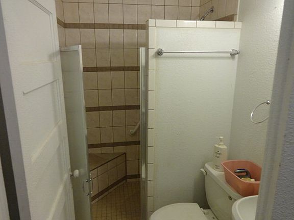 5th image of 108 NE Avenue C